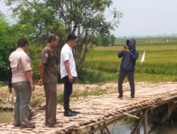 Lurah Kertasari Putre Adi Wibowo Lakukan Kontrol Jembatan dan Saluran Air untuk Petani