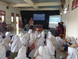 Melalui “Police Goes To School” Kanit Binmas Polsek Pebayuran Melakukan Pembinaan Kepada Siswa – Siswi MTs Darel Shofwah