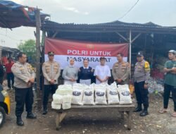 Polsek Cikarang Barat bersama Yayasan Buddha Tzu chi Indonesia Bagi Ratusan Paket Sembako Gratis ke Warga