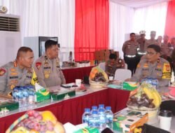 Kapolres Metro Bekasi Dampimgi Wakapolda Metro Tinjau Pengamanan Arus Balik di KM 25B