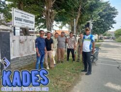 Pasca Lebaran, Kasi Trantib Aan Rohimat. S.pd. Pimpin Bersih-Bersih di Halaman Kantor Kecamatan Pebayuran