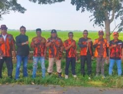 Aji Wijaya Ketua PP Kecamatan Pebayuran Turun Langsung dalam Aksi Bersih-Bersih Lingkungan