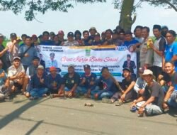 Ketua Karang Taruna Pebayuran Pimpin Aksi Bakti Sosial Bulanan di Desa Sumbereja Tentang Kebersihan Lingkungan