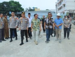 Program Peduli Tempat Ibadah, Kapolres Metro Bekasi Salurkan Bantuan Material ke Gereja Paroki Ibu Teresa Lippo Cikarang