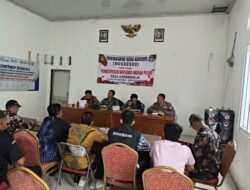 Kanit Binmas Polsek Pebayuran Hadiri Rapat Minggon di Desa Karangreja, Sampaikan Sosialisasi Operasi Berantas Jaya