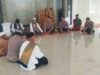 Kapolsek Pebayuran AKP Iing Suhaery, S.H. Salat Jumat Berjamaah dan Bersilaturahmi dengan Tokoh Masyarakat