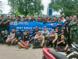 Polsek Pebayuran Bersama Karang Taruna Gelar Gotong Royong di Desa Bantarsari