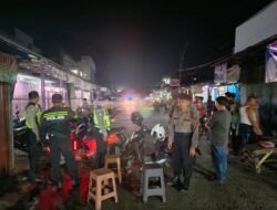 Polsek Pebayuran Lakukan Pengalihan Arus Lalu Lintas Akibat Kebakaran di Pasar Bojong