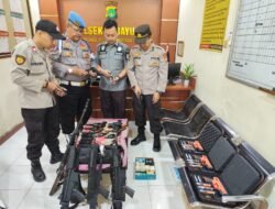 Kanit Propam Polsek Pebayuran Lakukan Pengecekan Rutin Senpi, HP, dan Kelengkapan Surat Personel