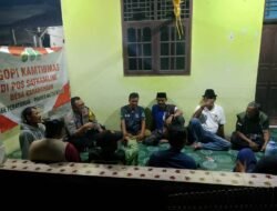 Bhabinkamtibmas Polsek Pebayuran Ajak Aparatur Desa Karang Haur Jaga Kamtibmas Lewat Ngopi Bareng