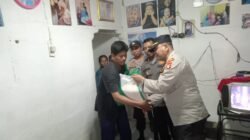 Waka Polsek Pebayuran IPTU, M Sirait, S.H., Bersama Jajaran Anggota Giat  Sambang Berikan Sembako Warga Disabilitas di Desa Sumberurip