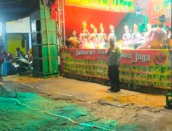 Anggota Piket Polsek Pebayuran Himbau Warga Jaga Anak-anak di Acara Hajatan, Antisipasi Tawuran Remaja