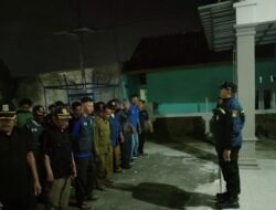 BHABINKAMTIBMAS POLSEK PEBAYURAN GELAR PATROLI JAM MALAM BERSAMA APARAT DESA DAN KARANG TARUNA UNTUK CEGAH TAWURAN REMAJA