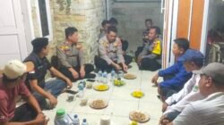 Kapolsek Pebayuran dan Sukatani Gelar Ngopi Kamtibmas Bersama S.A.T di Kampung Kobak Rante