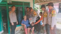 Kapolsek Pebayuran AKP Iing Suhaeri S.H.,M.H., Kunjungi Warga Disabilitas dalam Giat Jumat Berkah