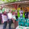 Lurah Kertasari Putre Adi Wibowo S.STP Monitoring Langsung Pembagian Beras Bansos ke Warga