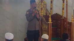 Jumat Berkah, Kanit Binmas Polsek Pebayuran Aiptu Triyono Sampaikan Pesan Kamtibmas di Masjid Besar Ak-Taqwa
