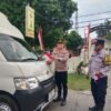 Menyambut Hari Kemerdekaan RI Ke-80 Kapolsek Pebayuran AKP IING SUHAERI S.H.,M.H., Pasangankan Bendera Merah Putih Kepada Pengendara
