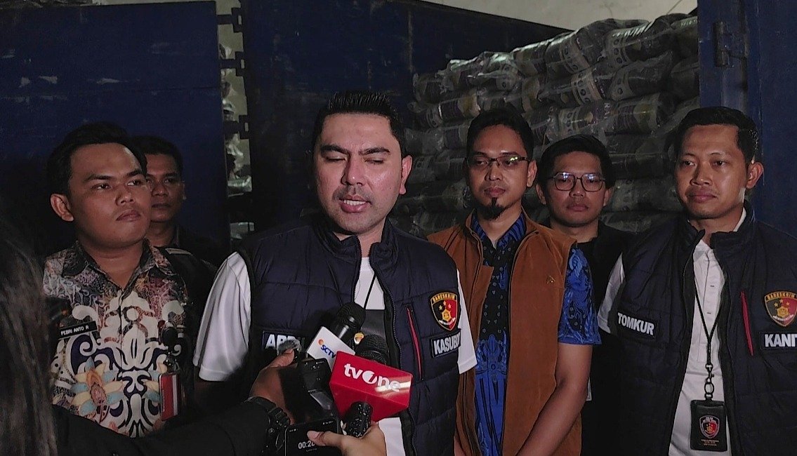 Polda Metro Jaya dan Satgas Pangan DKI Sidak Gudang Beras, Temukan Stok Ribuan Ton
