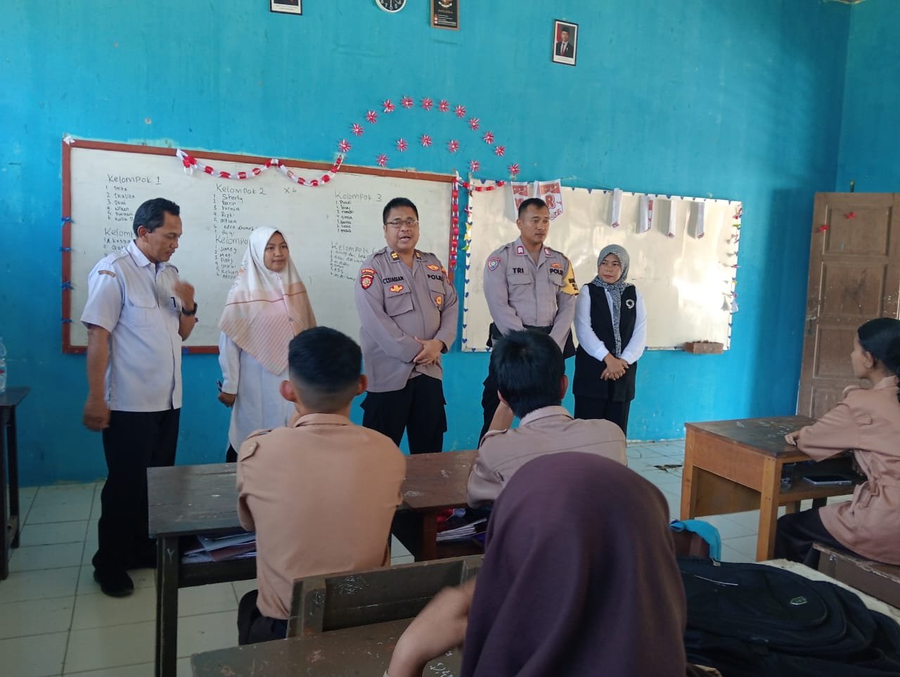 Wakapolsek Pebayuran IPTU Cornelius Tigor Siagian, S.H. Berikan Himbauan ke Pelajar SMAN 1 Pebayuran, Agar Tidak Terpancing Ikut Unjuk Rasa
