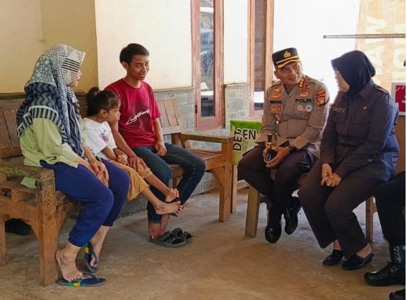 Polres Metro Bekasi Gelar Bakti Kesehatan, Bantu Anak Penyandang Cerebral Palsy