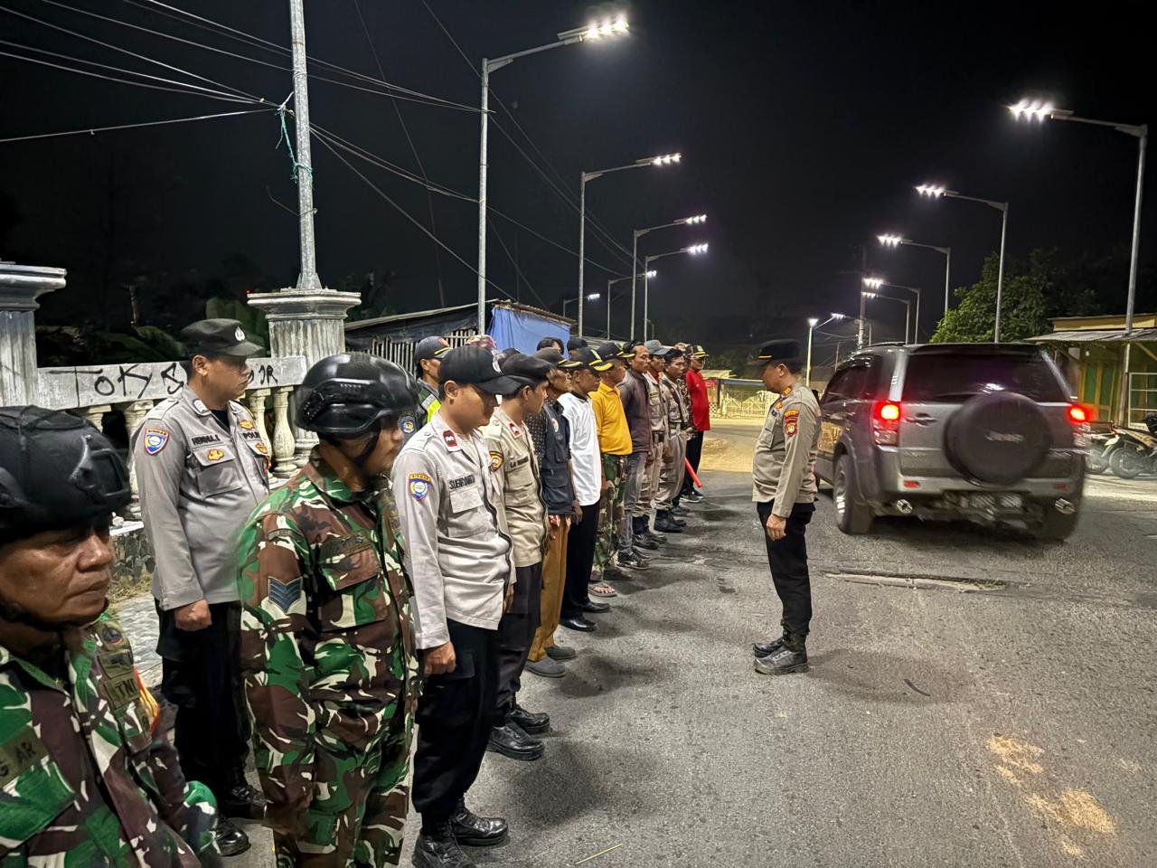Kapolsek Pebayuran AKP IING SUHAERI, S.H., M.H.,Gelar Apel Gabungan di Perbatasan Bekasi–Karawang, Antisipasi Tawuran Remaja