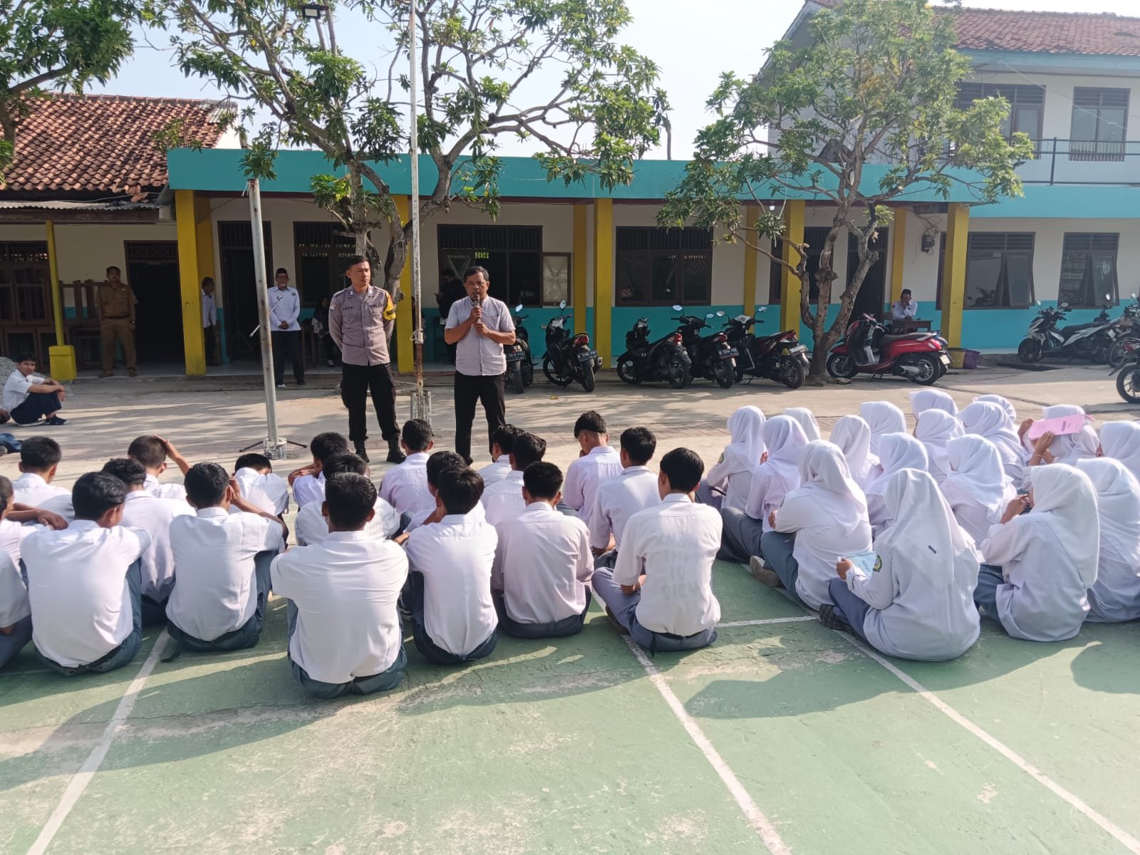 Kanit Intelkam Polsek Pebayuran Aiptu Abdurrahman Ajak Siswa SMK Al-Jazari Tanamkan Disiplin dan Jauhi Perbuatan Negatif