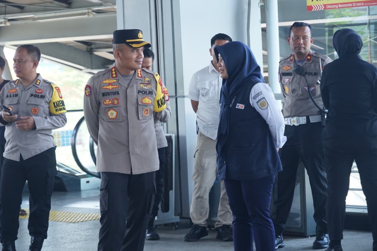Polres Metro Bekasi Perketat Pengamanan Massa di Stasiun KA Cikarang