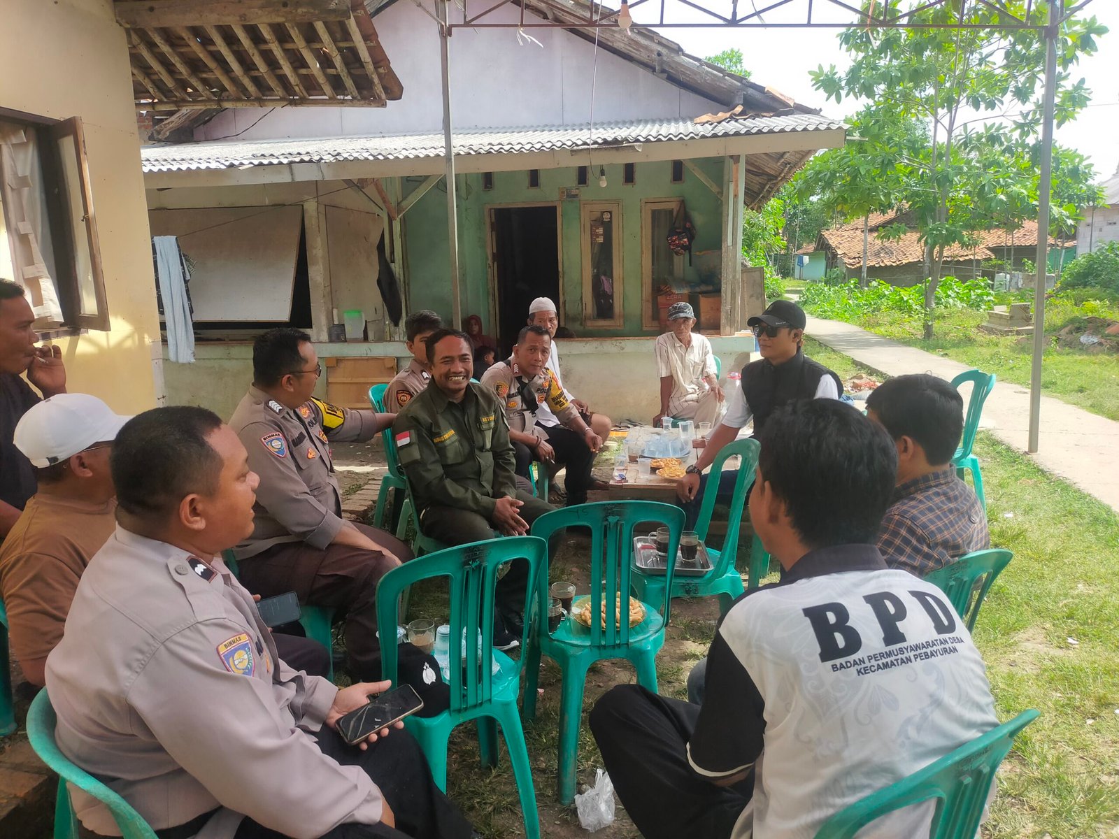 Bhabinkamtibmas Polsek Pebayuran Kunjungi Keluarga Almarhumah Ibu Mursiti di Desa Sumberurip