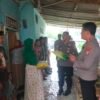Kapolsek Pebayuran Sambangi Warga Terdampak Hujan Angin di Desa Karang Harja, Berikan Bantuan dan Semangat