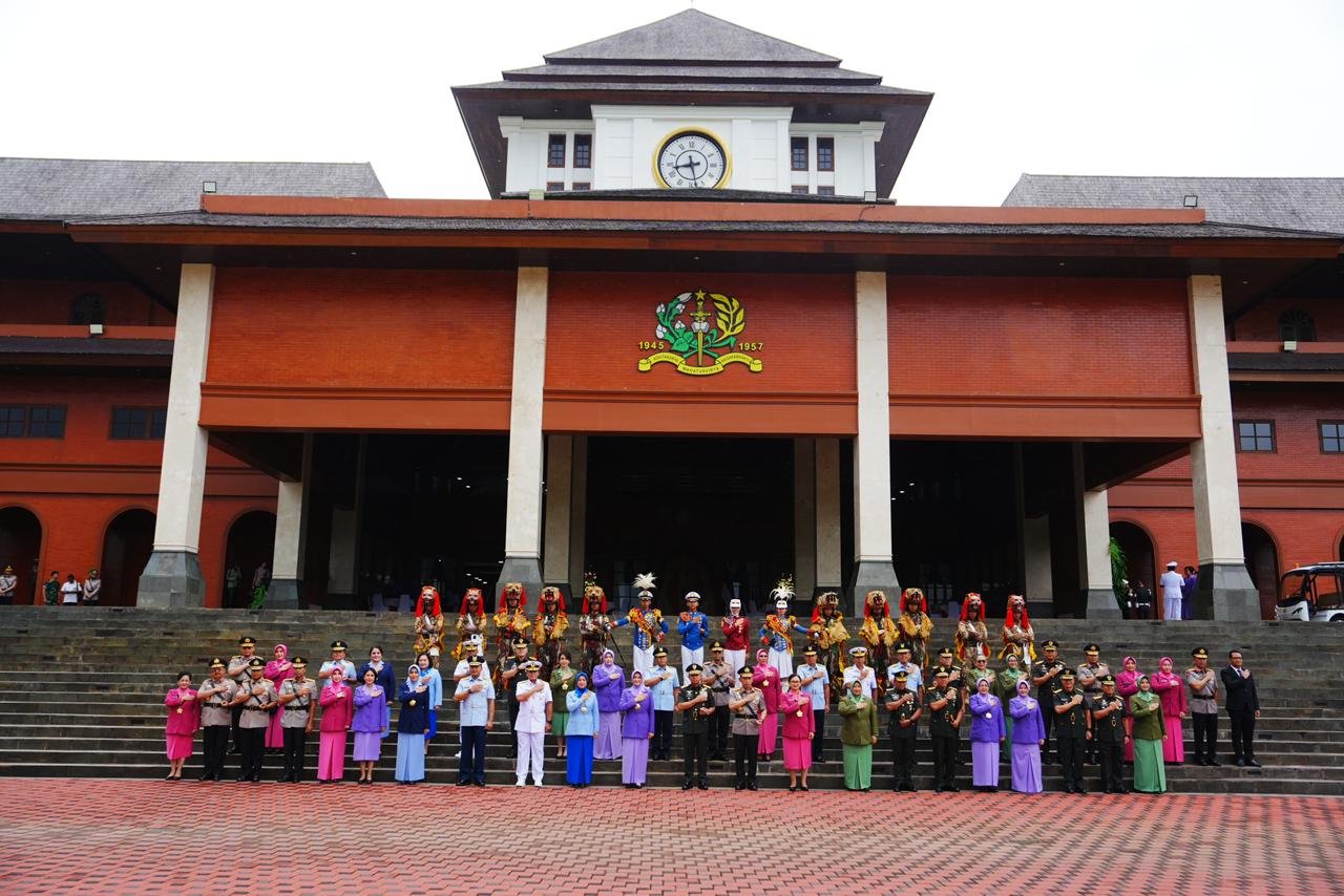 Wisuda Taruna Akmil dan Akpol 2025: Kapolri Ajak Perkuat Soliditas TNI–Polri Hadapi Tantangan Bangsa