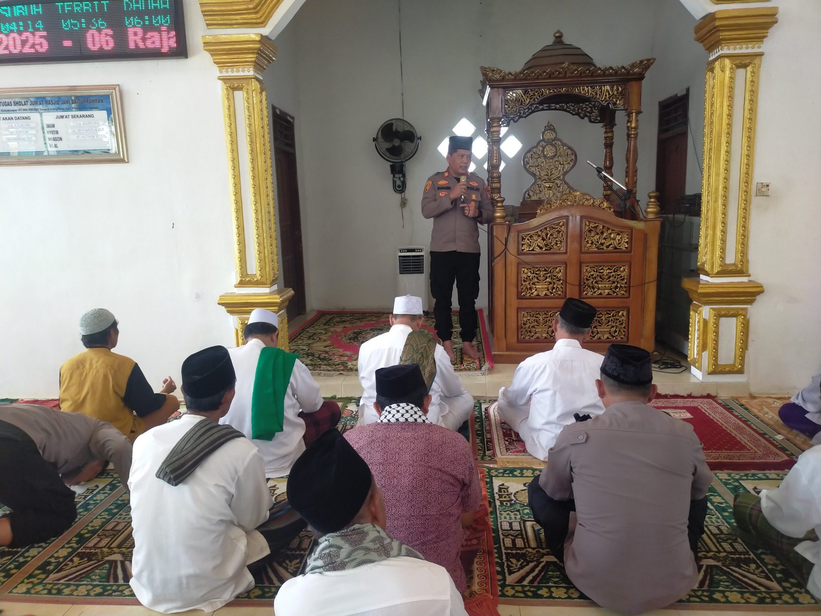 Kapolsek Pebayuran AKP Iing Suhaeri. S.H.,M.H. Laksanakan Safari Salat Jumat dan Sampaikan Pesan Kamtibmas