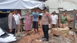 Kepedulian Polsek Pebayuran Menggetarkan Hati, Ulurkan Tangan untuk Warga Rumah Roboh di Bantarjaya