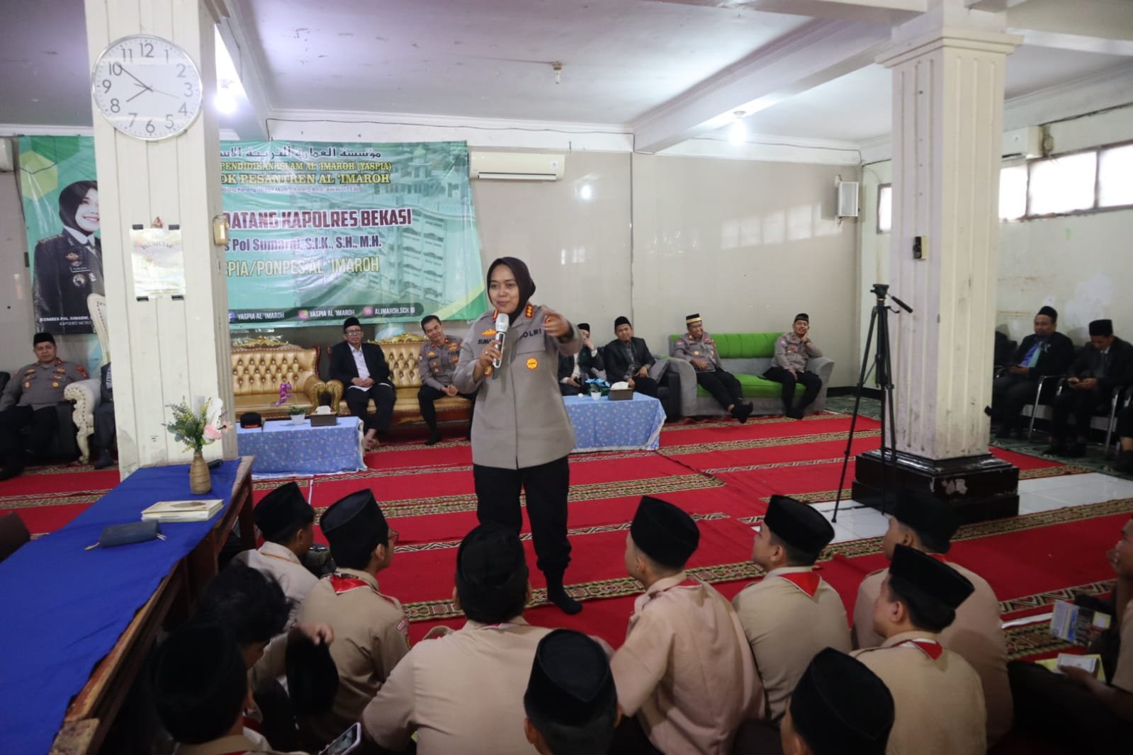 Kapolres Metro Bekasi Ajak Santri Jauhi Tawuran, Fokus Ibadah dan Raih Generasi Emas 2045