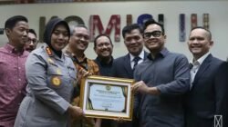 Kapolres Metro Bekasi Raih Penghargaan DPR RI, Dinilai Sukses Redam Konflik Sosial Warga