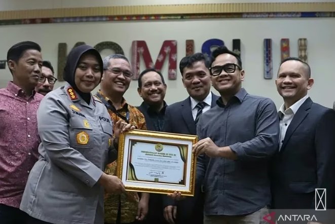 Kapolres Metro Bekasi Raih Penghargaan DPR RI, Dinilai Sukses Redam Konflik Sosial Warga