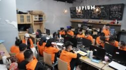 Ratusan WNA Terduga Pelaku Judi Online Diperiksa Imigrasi dan Polri di Jakarta