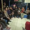 Giat Jaga Bekasi On Teh post di Kertasari, Kapolsek Pebayuran Ajak Warga Perkuat Sinergitas Jaga Kamtibmas