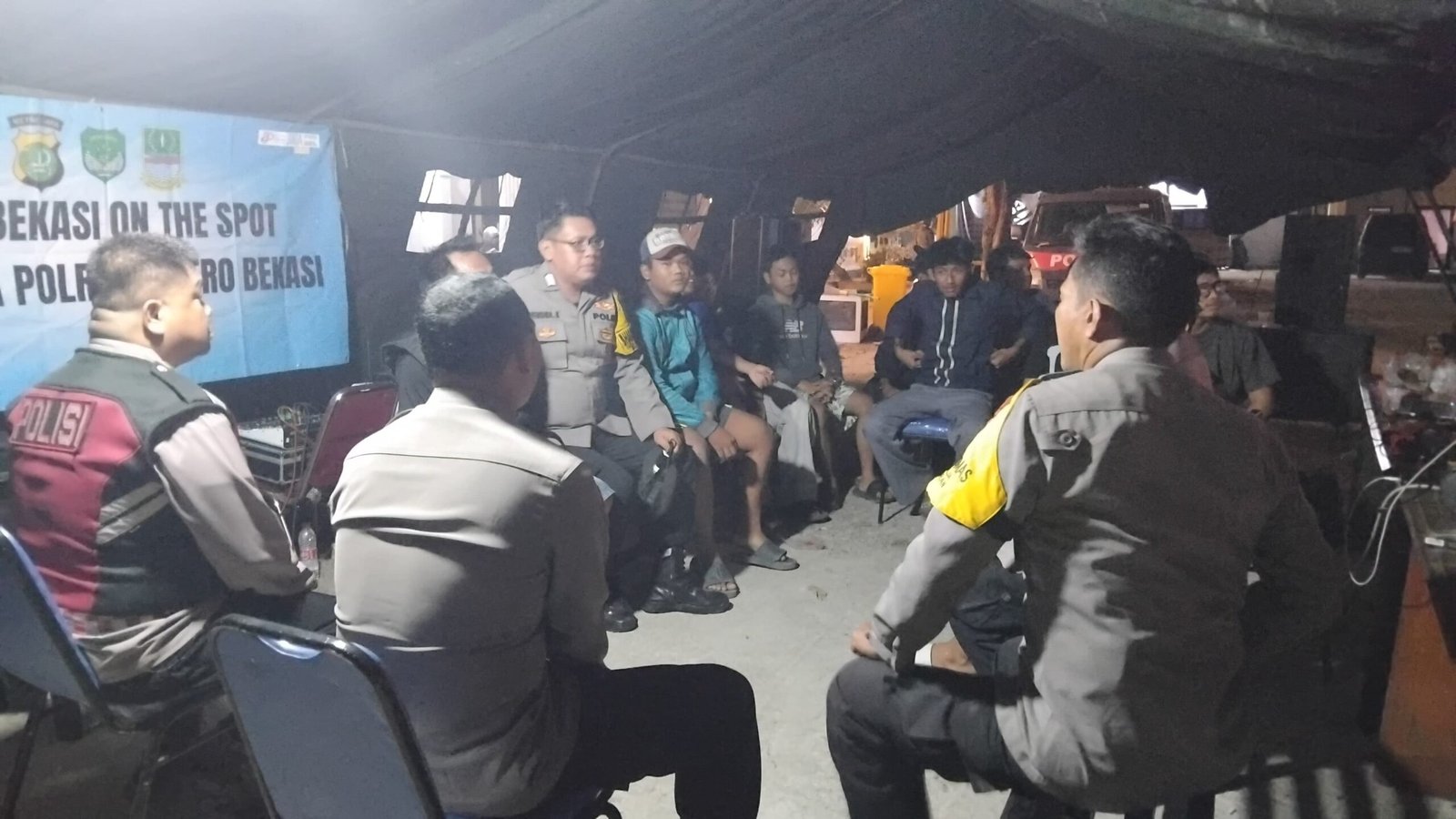 Kapolsek Pebayuran Gelar Jaga Bekasi On The Spot di Kertasari, Ajak Warga Perkuat Siskamling dan Cegah Tawuran