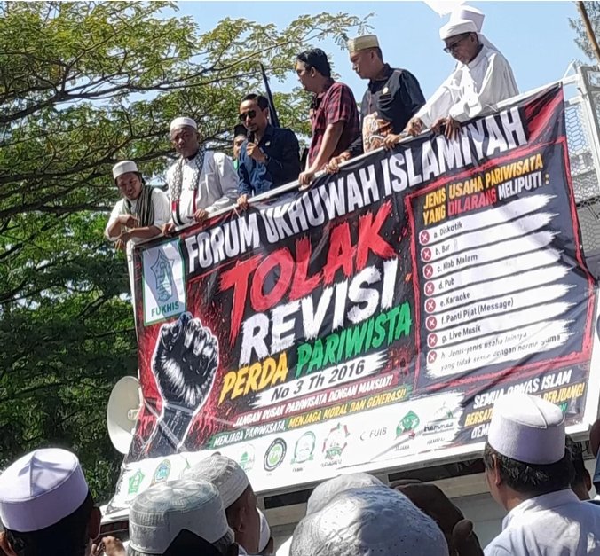 Ombi Hari Wibowo Minta Maaf kepada Ulama di Tengah Aksi Tolak Revisi Raperda Kepariwisataan