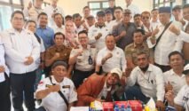 PWI Bekasi Raya bersama instansi pemerintah berfoto usai dialog pengawasan WNA dan TKA di Bekasi.