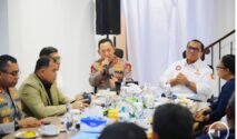 Kapolri Jenderal Pol. Listyo Sigit Prabowo (tengah) menghadiri dialog bersama jajaran Koalisi Besar Perjuangan Buruh Indonesia (KBPBI) di Kantor Sekretariat Bersama KBPBI, Jakarta, Jumat (7/8/2026). ANTARA/HO-Divisi Humas Polri