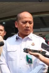Direktur Penindakan Jampidmil Kejagung Andi Suci Agustiansyah (kiri), Kapuspen Kejagung Anang Supriatna dan Direktur Penyidikan Jampidsus Kejagung Syarief Sulaiman Nahdi memberikan keterangan dalam konferensi pers di Gedung Kejaksaan Agung, Jakarta, 2 Juli 2026. Tempo/Vedro Imanuel