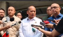 Direktur Penindakan Jampidmil Kejagung Andi Suci Agustiansyah (kiri), Kapuspen Kejagung Anang Supriatna dan Direktur Penyidikan Jampidsus Kejagung Syarief Sulaiman Nahdi memberikan keterangan dalam konferensi pers di Gedung Kejaksaan Agung, Jakarta, 2 Juli 2026. Tempo/Vedro Imanuel
