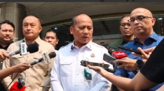 Direktur Penindakan Jampidmil Kejagung Andi Suci Agustiansyah (kiri), Kapuspen Kejagung Anang Supriatna dan Direktur Penyidikan Jampidsus Kejagung Syarief Sulaiman Nahdi memberikan keterangan dalam konferensi pers di Gedung Kejaksaan Agung, Jakarta, 2 Juli 2026. Tempo/Vedro Imanuel
