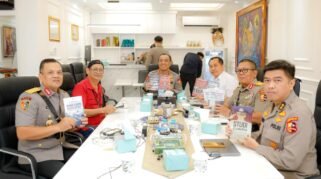 Polri memperkuat tradisi akademik melalui Pusat Studi Kepolisian dan karya ilmiah para akademisi.