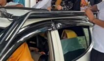 Suasana kampanye calon kepala desa nomor urut 3 di tengah warga. Pesan “Lanjutkan 3 Periode” terpampang, menandai dukungan terhadap calon untuk melanjutkan kepemimpinan.!